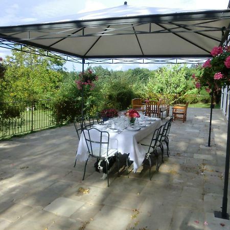 Le Petit Manoir Des Bruyeres Bed & Breakfast Villefargeau Екстериор снимка