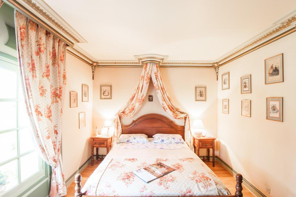 Le Petit Manoir Des Bruyeres Bed & Breakfast Villefargeau Екстериор снимка