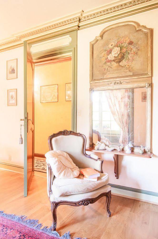 Le Petit Manoir Des Bruyeres Bed & Breakfast Villefargeau Екстериор снимка