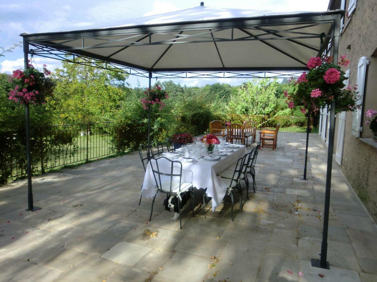 Le Petit Manoir Des Bruyeres Bed & Breakfast Villefargeau Екстериор снимка